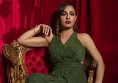 الفنانة ياسمين كساب
