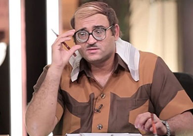 الإعلامي أكرم حُسني في برنامجه الكوميدي الساخر "أسعد الله مساءكم من جديد"