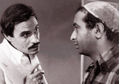الفنان نور الشريف والفنان عزت العلايلي فى أحد أعمالهم الفنية