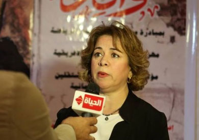 المخرجة عزة الحسينى مدير مشروع نوافذ السينمائى