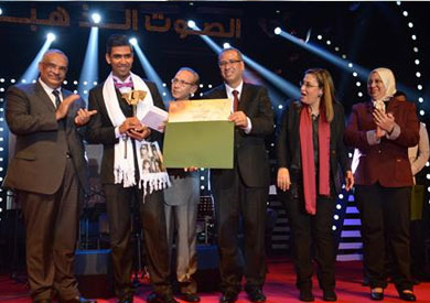 فوز 10 مطربين في مسابقة الصوت الذهبي