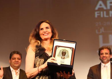 يسرا في تكريم مهرجان الأقصر