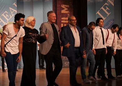 الفنان الكبير عزت أبو عوف