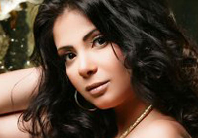 الفنانة منى زكى