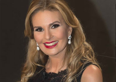 الفنانة يسرا