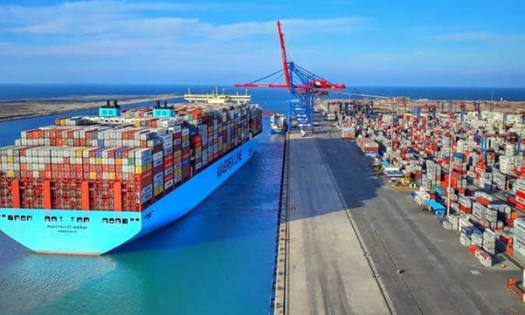 تداول بضائع وحاويات 35 سفينة في ميناء دمياط