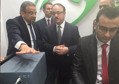 وزير الاتصالات يفتتح مركزي الخدمات البريدية بالعباسية وباب اللوق