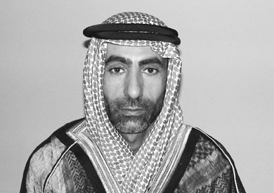 صورة التقطت ليسري فودة لاستخدامها فى استخراج بطاقة هوية عراقية فى إطار الخطة «أ» التى ألغيت بعد ذلك