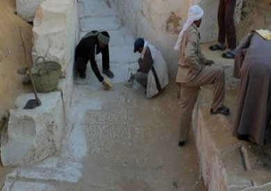 الآثار: اكتشاف مجموعة من المقابر تعود للأسرة الـ18 بأسوان