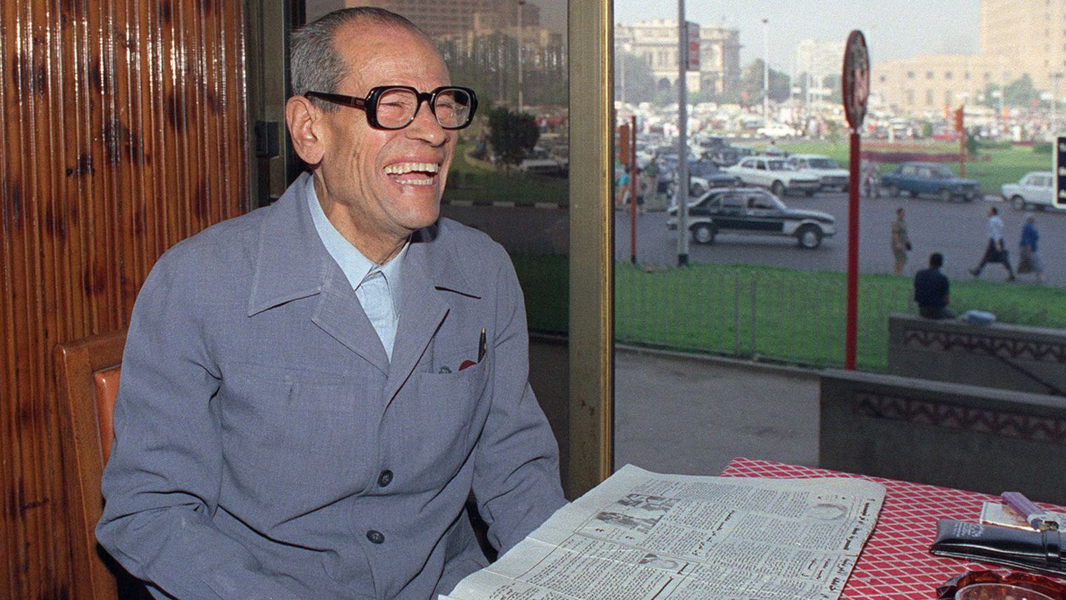 الأديب الراحل نجيب محفوظ