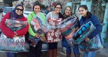 بنك الكساء يواصل توزيع البطاطين والملابس الشتوية فى محافظتى سوهاج وأسوان