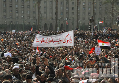 وجهت اتهامات عديدة للمصرف لسماحه بتهريب الأموال بعد الثورة    تصوير: مجدي إبراهيم
