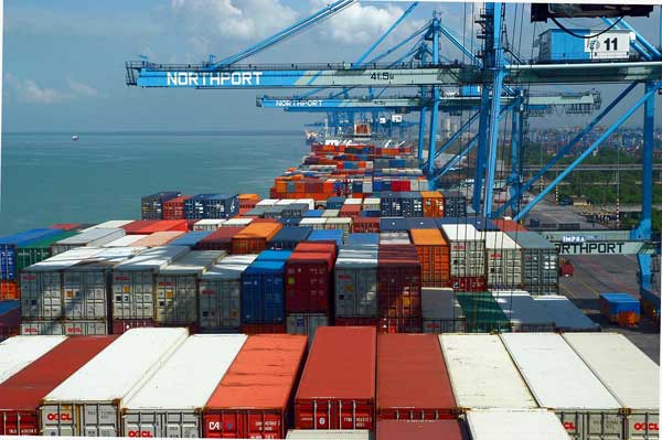 إعفاء صادرات مصر من الرسوم الوقائية على الحديد المدرفل والإطارات الهوائية في الخليج وتركيا