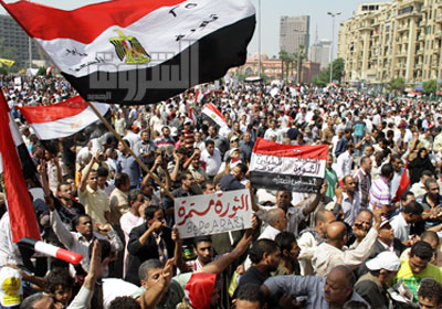 القروض المقدمة لمصر بعد الثورة تزيد من ديونها الخارجية   تصوير: أحمد عبد اللطيف