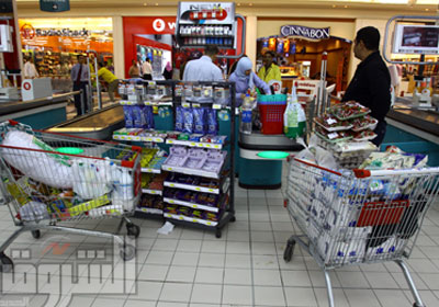 ارتباك فى سوق المواد الغذائية - تصوير: محمد حسن