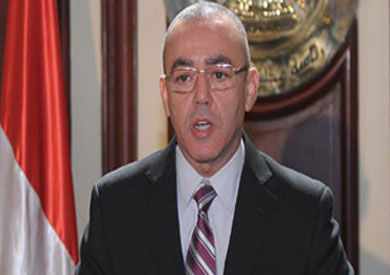 الطيار حسام كمال وزير الطيران المدني