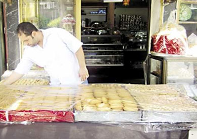 المصريون يقبلون على الكحك مع حلول العيد