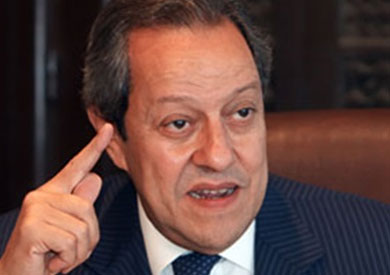 منير فخري عبد النور وزير الصناعة والتجارة