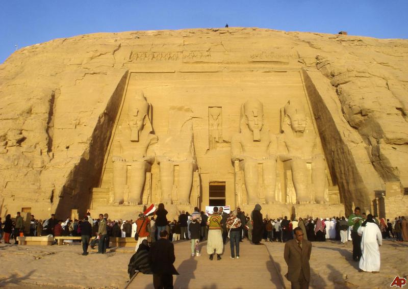 السياحة من أهم القطاعات التي ترفع معدلات نمو الاقتصاد المصري - أرشيفية