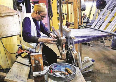 نسيج يدوي بمصنع ابو عيسي بكرداسة - تصوير هبة الخولى