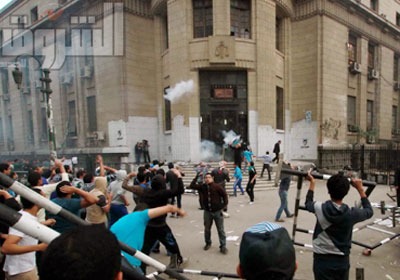 الاضطرابات السياسية تعصف بالبورصة المصرية تصوير  مجدى إبراهيم