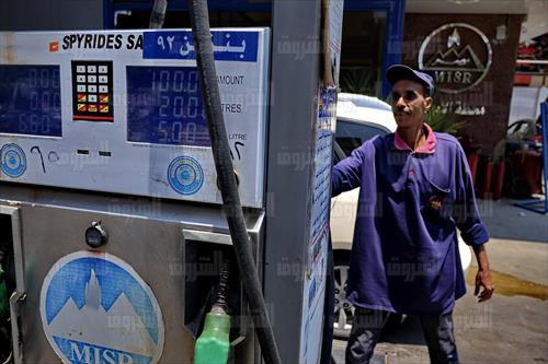 محطات الوقود تبدأ تطبيق الأسعار الجديدة - تصوير: أحمد عبداللطيف