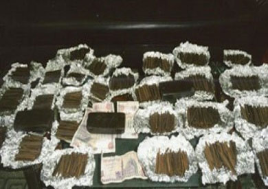 قوات الأمن تضبط عاطلين بحوزتهم 38 شريط ترامادول وقطعة حشيش