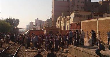 مصرع طالبتين صدمهما قطار بكفر الدوار