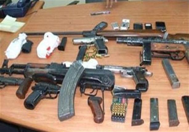 ضبط 6 أشخاص بحوزتهم 5 بنادق وكمية من الأقراص المخدرة بقنا