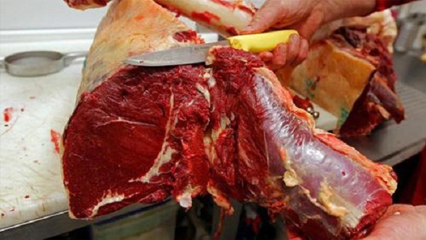 طرح طن و835 كيلو من اللحوم والدواجن بأسعار مخفضة بالمنيا