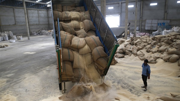 ضبط 500 طن أرز مخلوط بمياه الصرف الصحي داخل مخزن بقليوب