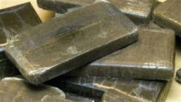 ضبط 10 طرب حشيش و20 ألف جنيه بحوزة تاجر مخدرات في الضبعة بمطروح