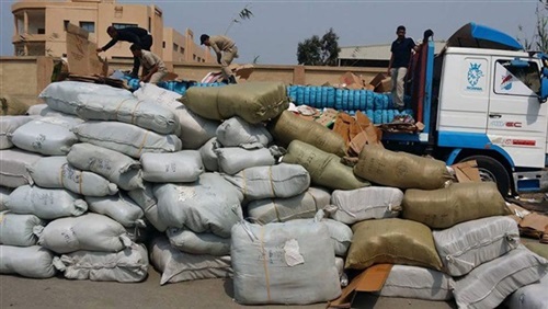 تهريب ملابس مستوردة في سيارة تابعة لشركة مياه غازية شهيرة ببورسعيد