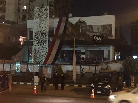 الأمن يتسلم كافيه «كيف» في النزهة بناء على قرار النيابة العامة