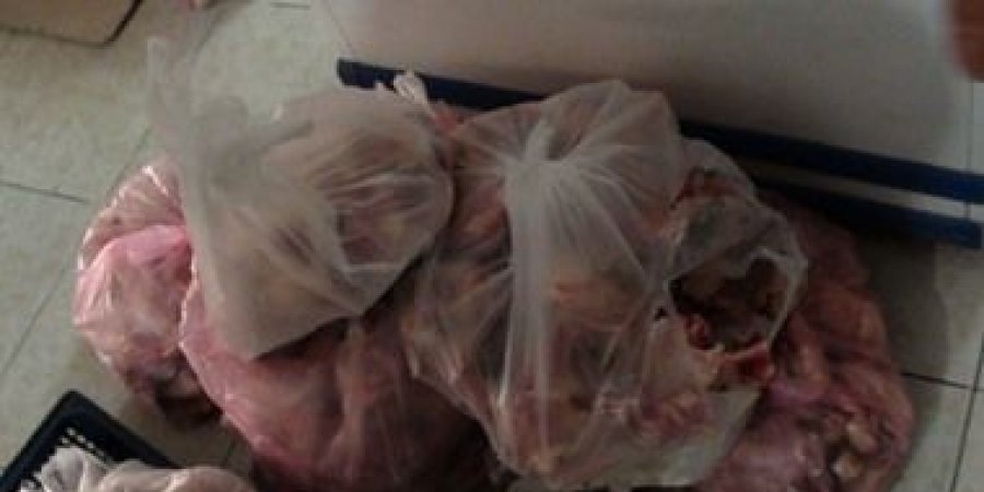 ضبط 11 طن «كبده» ولحوم منتهية الصلاحية في ثلاجة بقنا