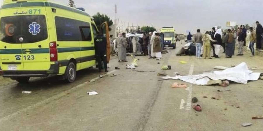 مصرع شخص وإصابة 10 إثر انقلاب سيارة ميكروباص في قنا