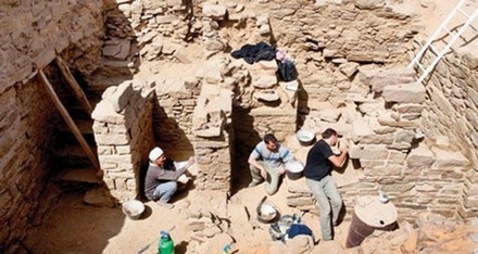 إحباط محاولة 14 عاطلًا للتنقيب عن الآثار في 3 منازل بكوم أمبو