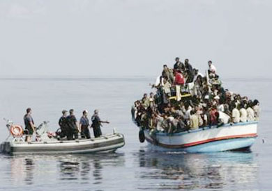 إحباط محاولة 121 شخصًا للهجرة غير الشرعية إلى ليبيا