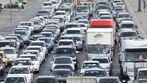 شلل مروري على الطريق الزراعي السريع بسبب حادث تصادم سيارتين ببنها