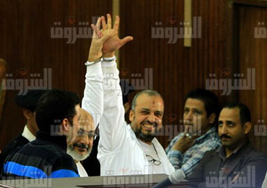محمد البلتاجي مع صفوت حجازي خلال محاكمته في القضية – صورة أرشيفية