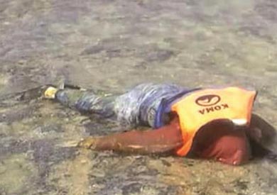 جثة غارقة علي سواحل مرسي مطروخ لضحايا الهجرة غير الشرعية " صورة أرشيفية "