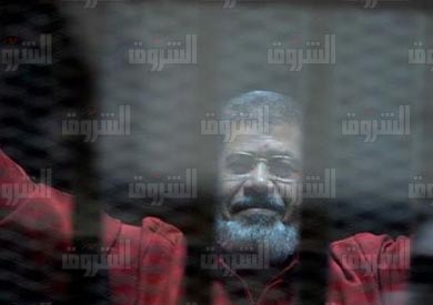 بدء سماع الشهود في محاكمة «مرسي» و26 آخرين في «اقتحام السجون»