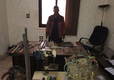 حبس حداد بالمنيا بتهمة إدارة ورشة أسلحة نارية