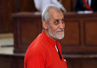 تأجيل محاكمة بديع و738 متهما في «فض رابعة» لتعذر حضورهم