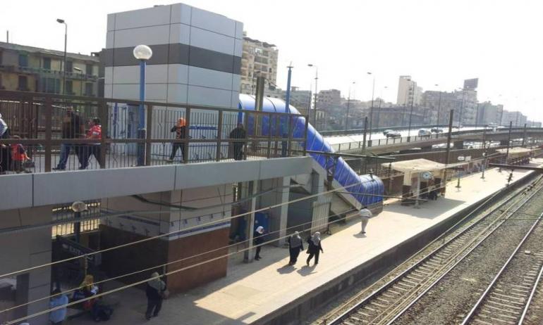 انفجار قنبلة صوتية قرب محطة مترو عين شمس بوابة الشروق نسخة