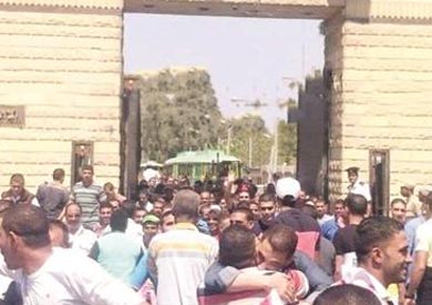 فرحة المفرج عنهم لحظة مغادرتهم السجن
