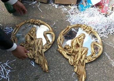 جمارك دمياط تحبط محاولة تهريب أواني خزفية وموبيليات يشتبه في أثريتها