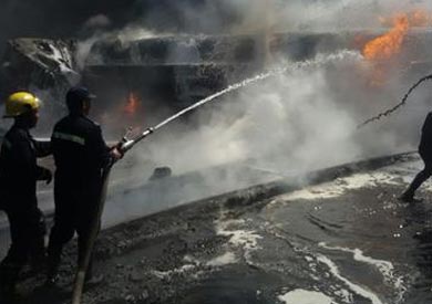 احتراق سيارة وقود انقلبت أمام محطة بنزين غرب الإسكندرية