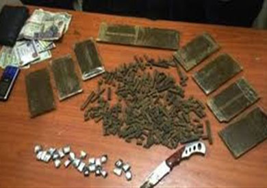 ضبط كيلو حشيش و4 آلاف قرص مخدر في البحيرة