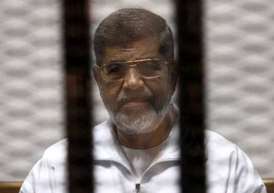 الرئيس المعزول محمد مرسي أثناء المحاكمة